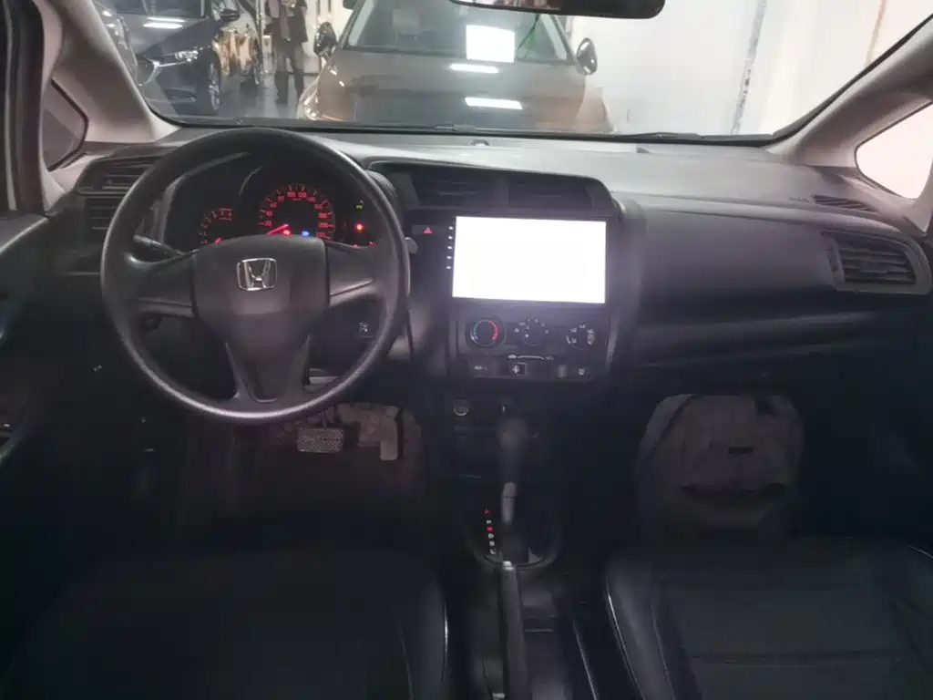 Honda Fit — фото 10