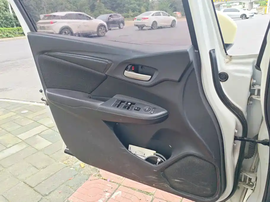 Honda Fit — фото 7