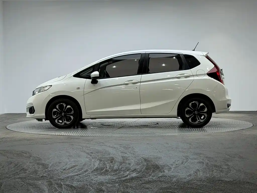 Honda Fit — фото 4
