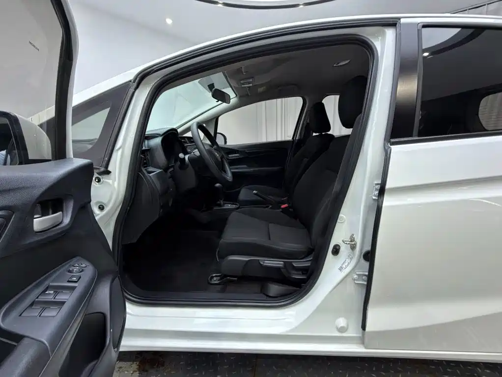 Honda Fit — фото 10