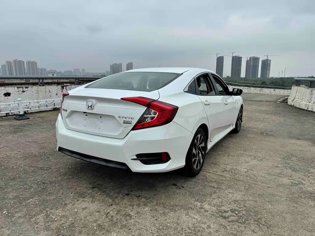 Honda Civic — фото 7