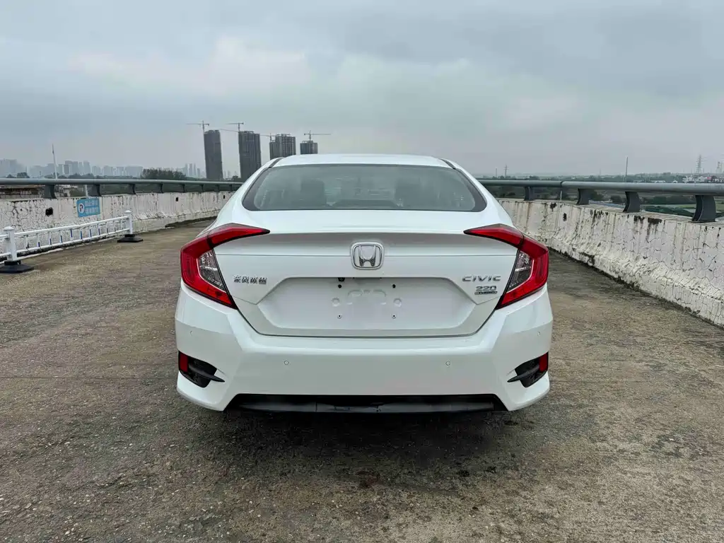 Honda Civic — фото 8