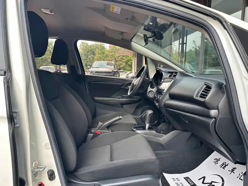 Honda Fit — фото 14