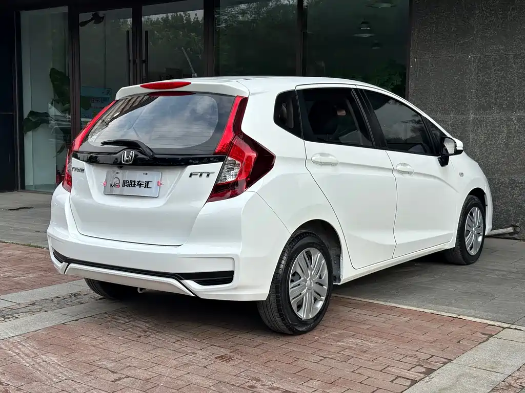 Honda Fit — фото 8