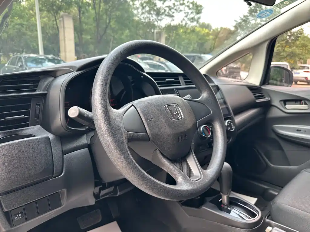 Honda Fit — фото 10