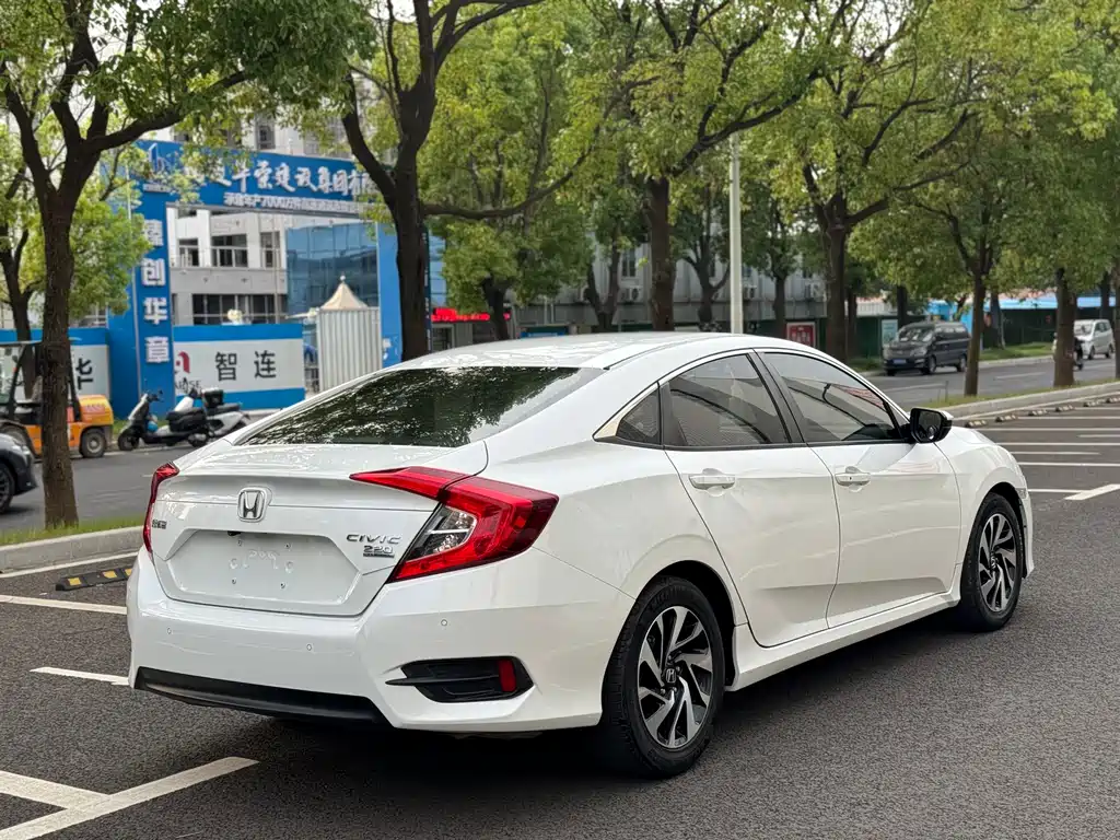 Honda Civic — фото 9