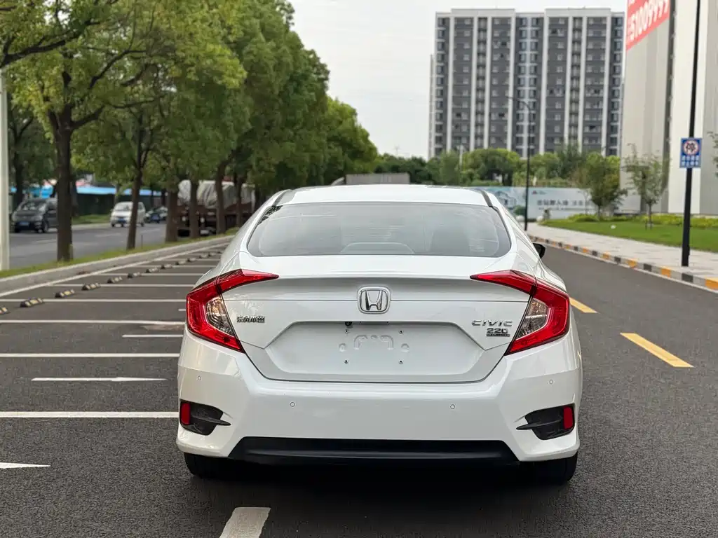 Honda Civic — фото 10