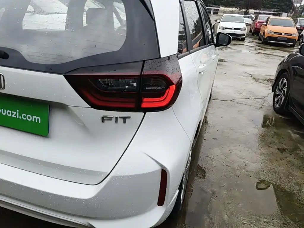 Honda Fit — фото 8