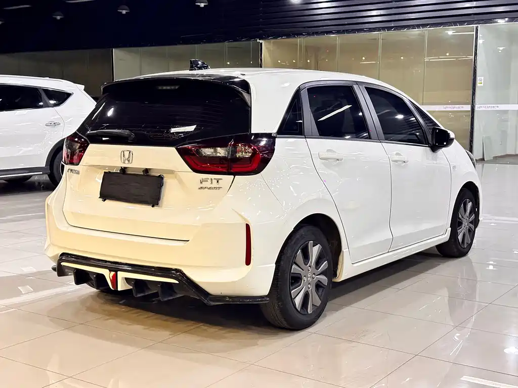 Honda Fit — фото 11