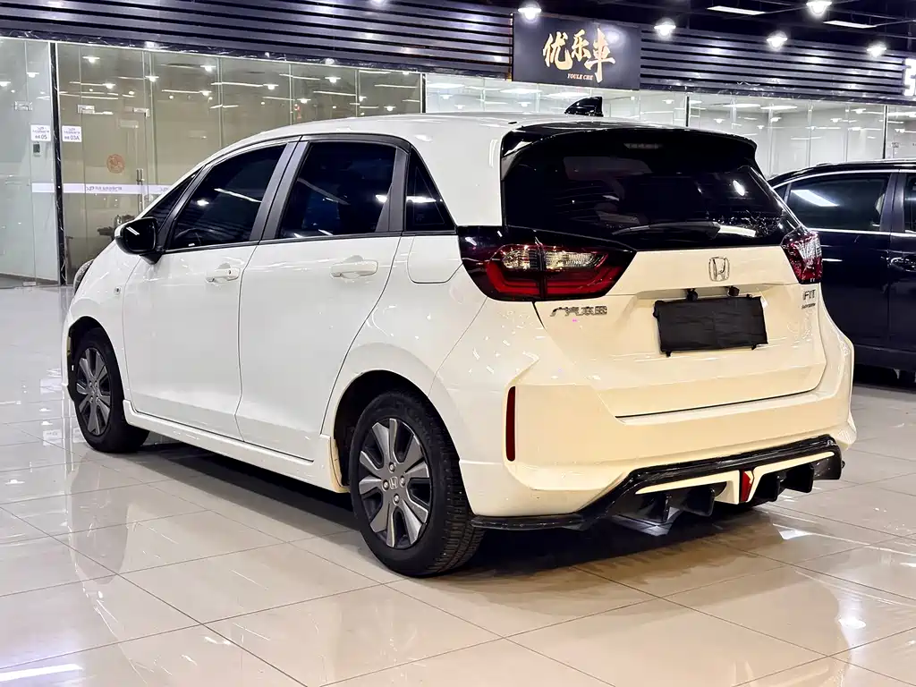 Honda Fit — фото 9