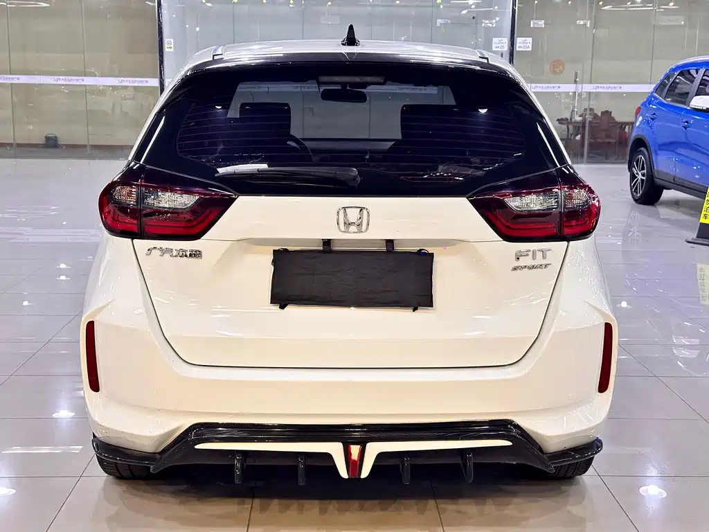 Honda Fit — фото 10