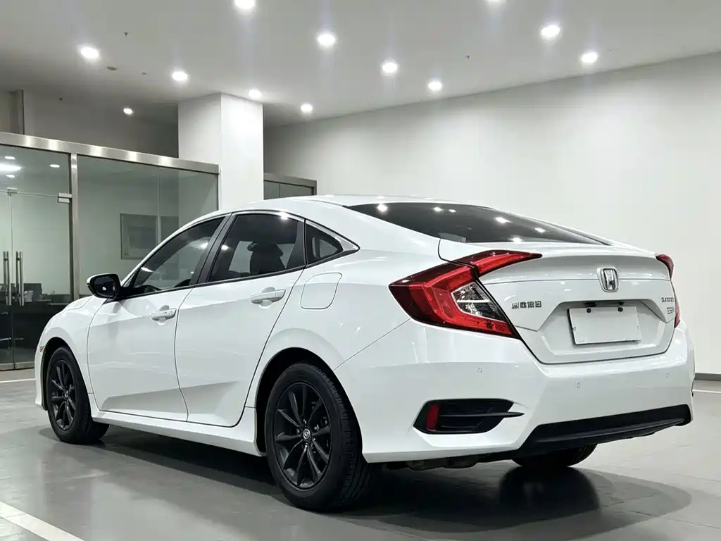 Honda Civic — фото 7