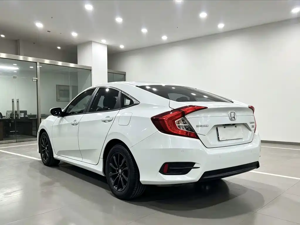 Honda Civic — фото 9