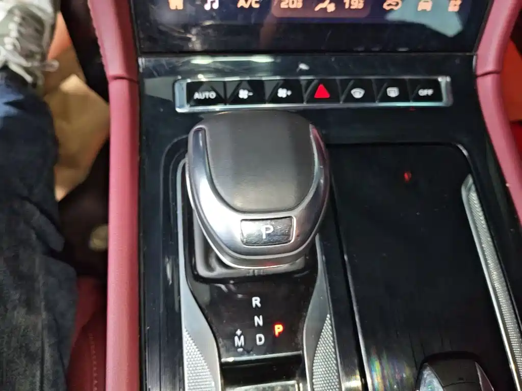 Hongqi Hongqi H5 — фото 14