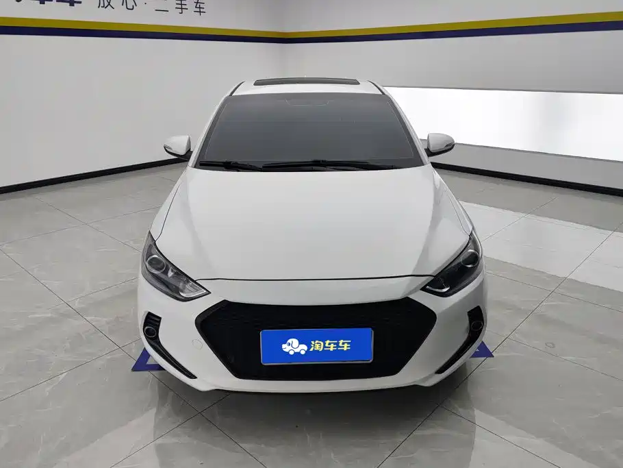 Hyundai Elantra — фото 2