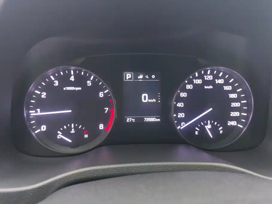 Hyundai Elantra — фото 14