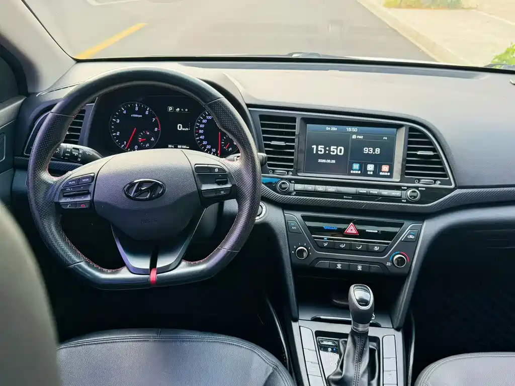 Hyundai Elantra — фото 5