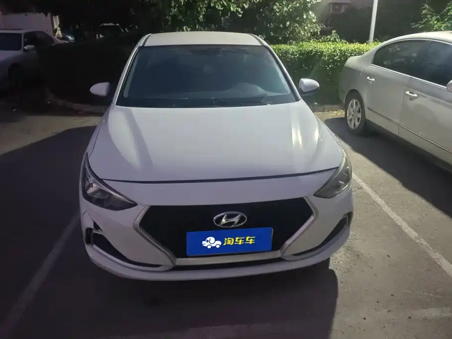 Hyundai Elantra — фото 2