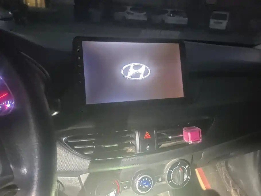 Hyundai Elantra — фото 13