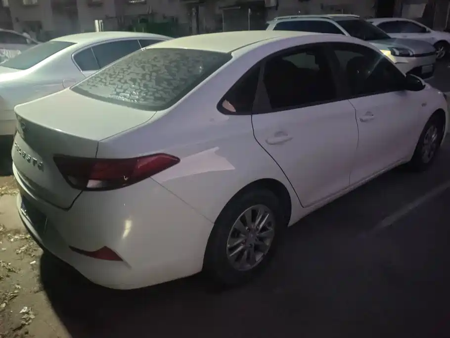 Hyundai Elantra — фото 3