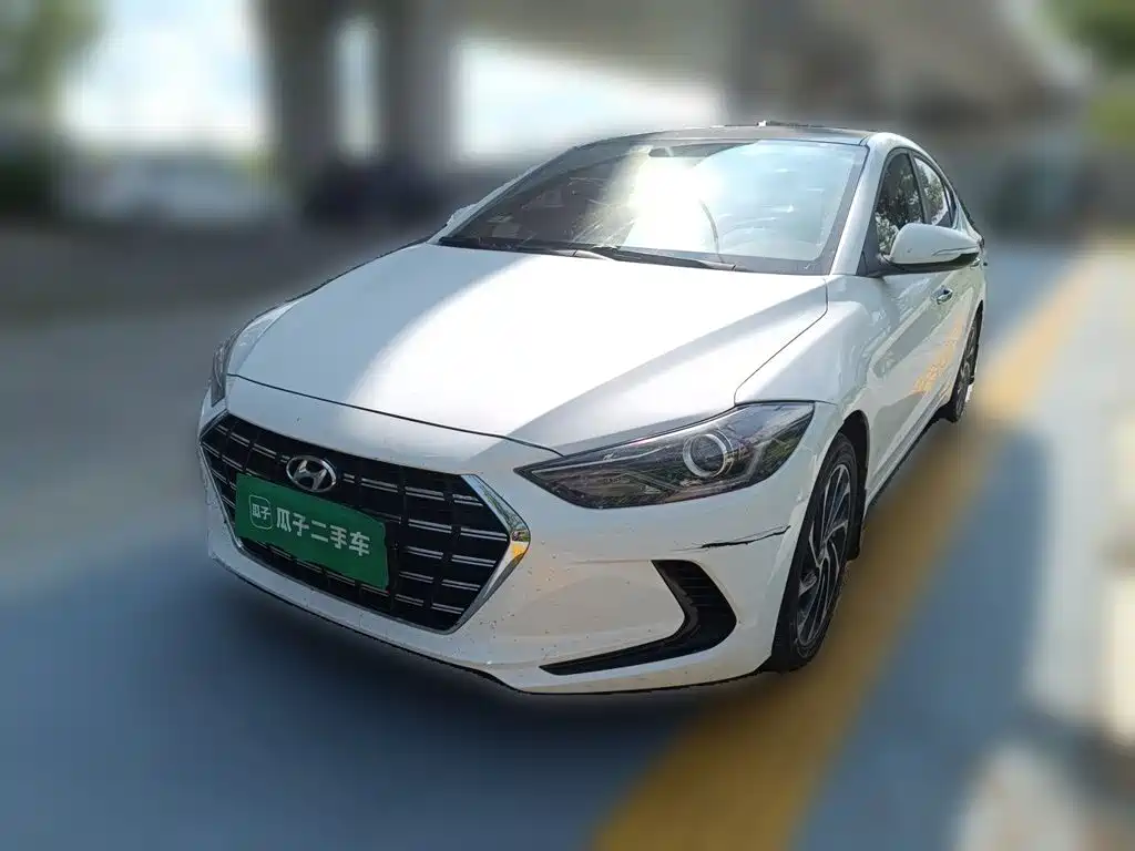 Hyundai Elantra — фото 2