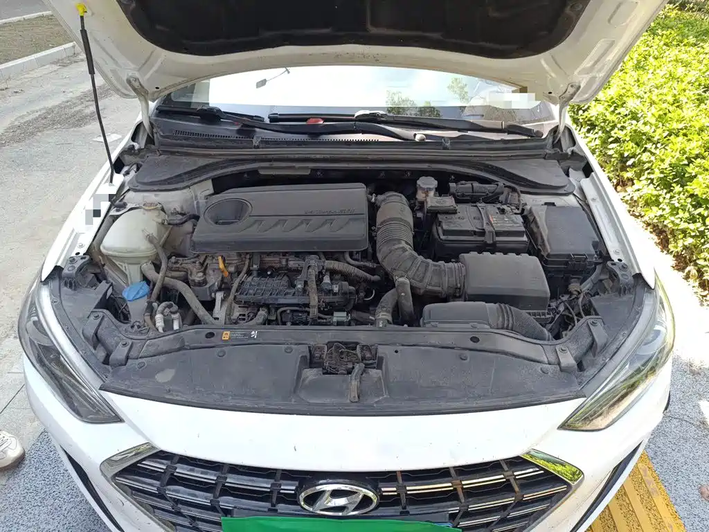 Hyundai Elantra — фото 11