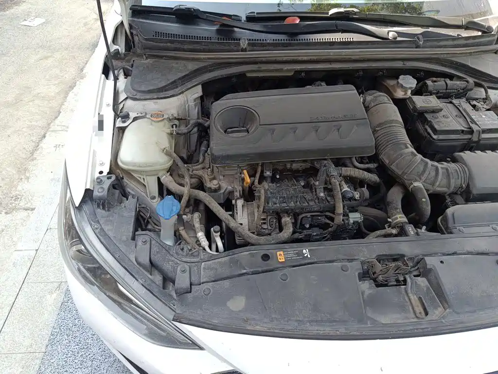Hyundai Elantra — фото 18