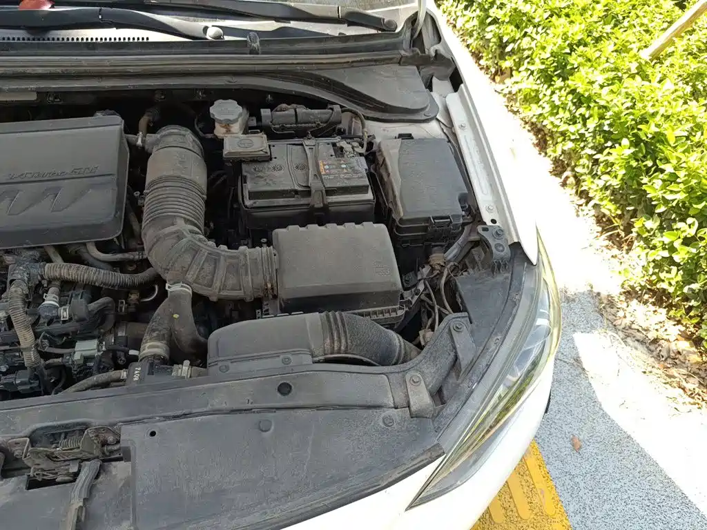 Hyundai Elantra — фото 19