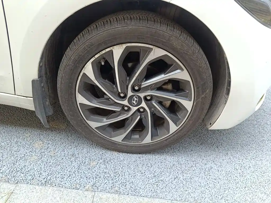 Hyundai Elantra — фото 22