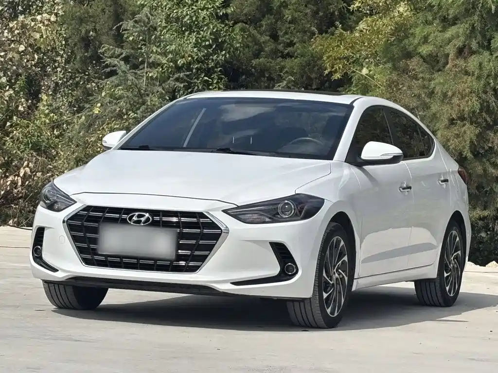 Hyundai Elantra — фото 23