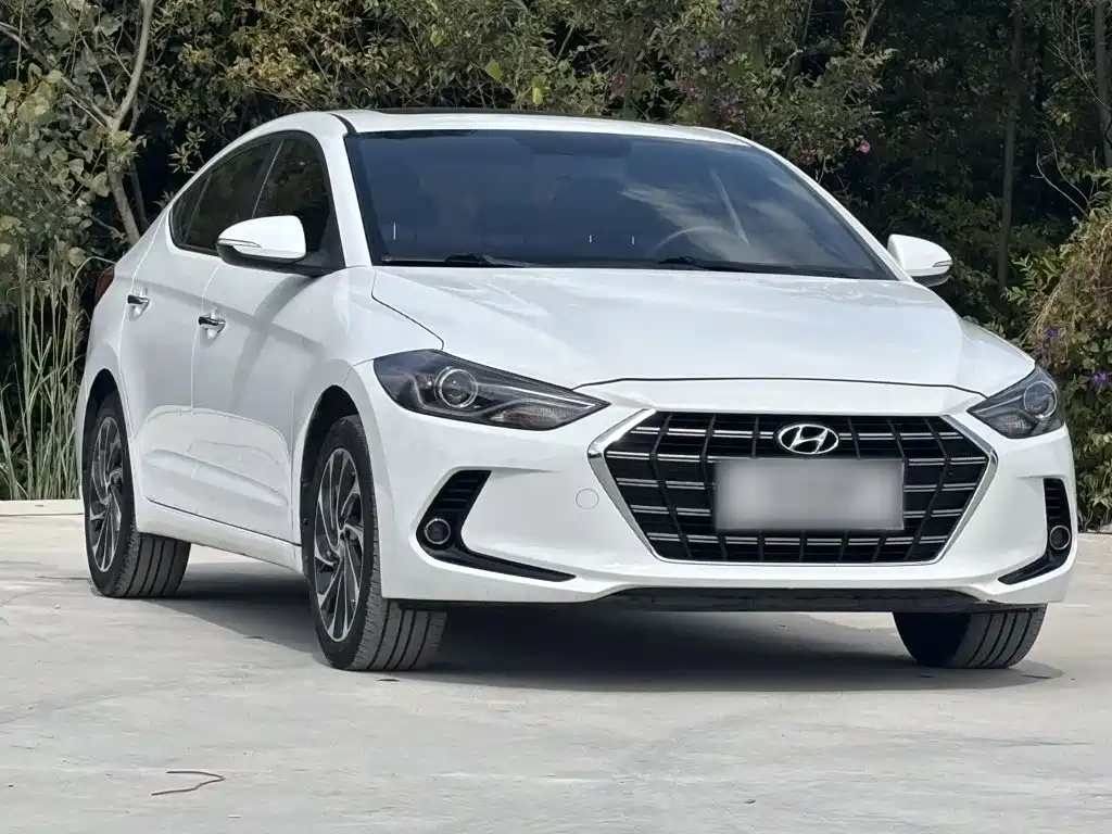 Hyundai Elantra — фото 24