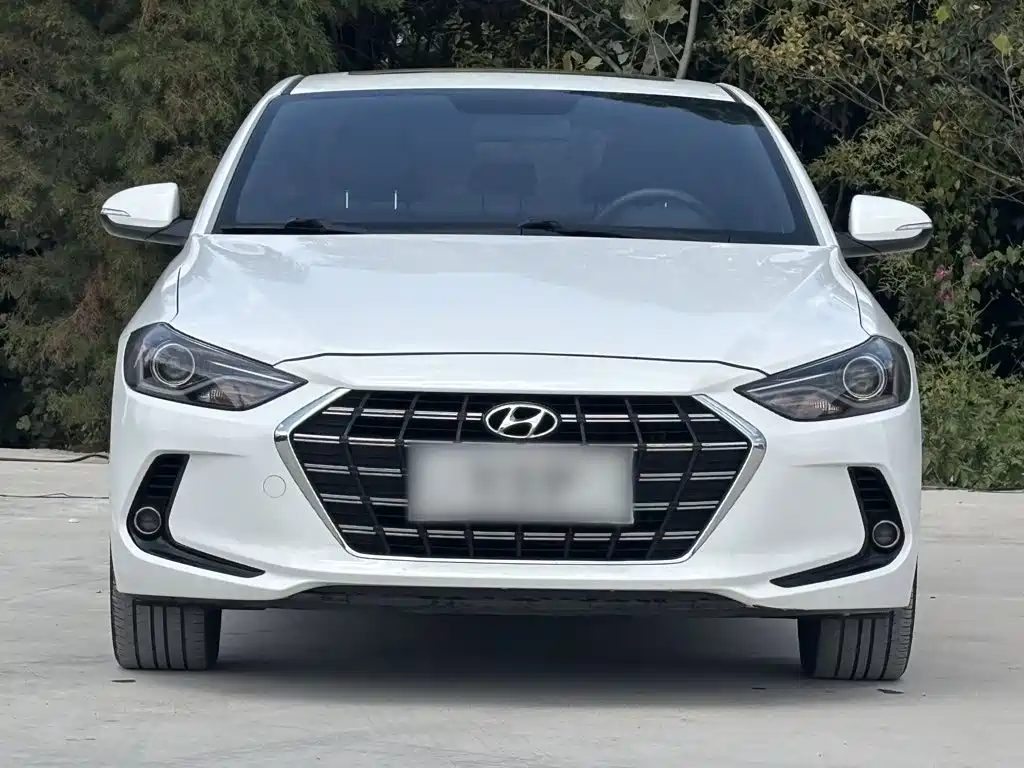 Hyundai Elantra — фото 25