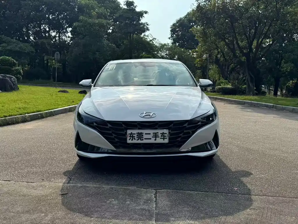 Hyundai Elantra — фото 2
