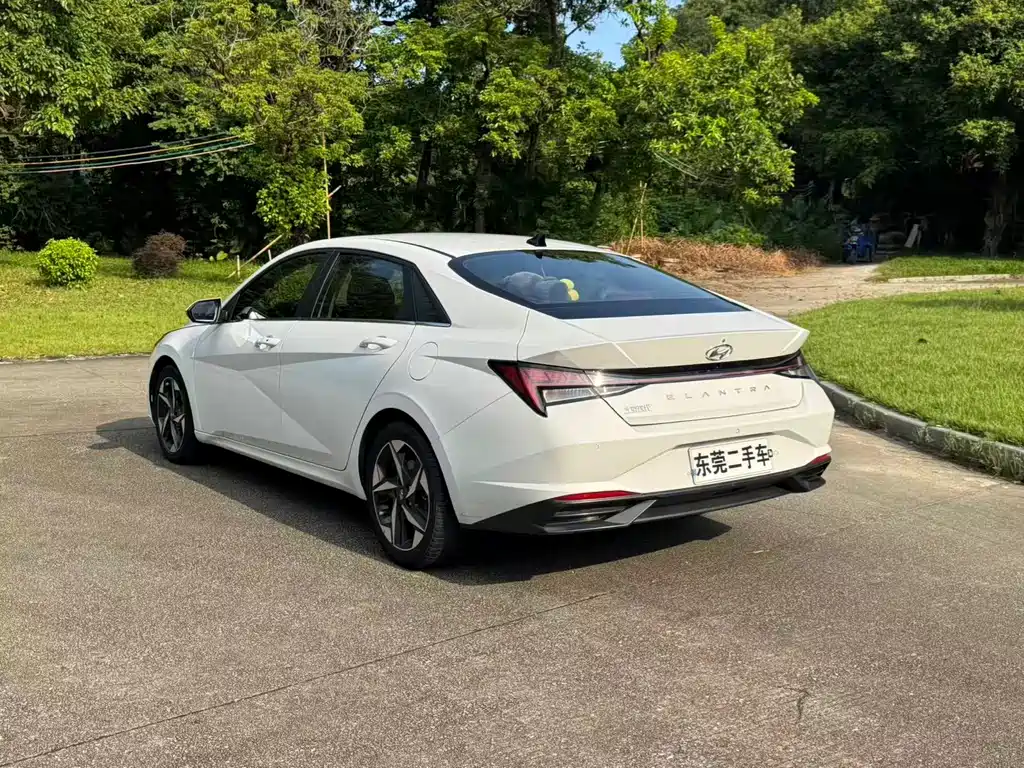 Hyundai Elantra — фото 14