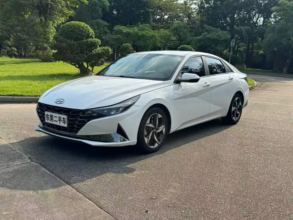 Hyundai Elantra — фото 3