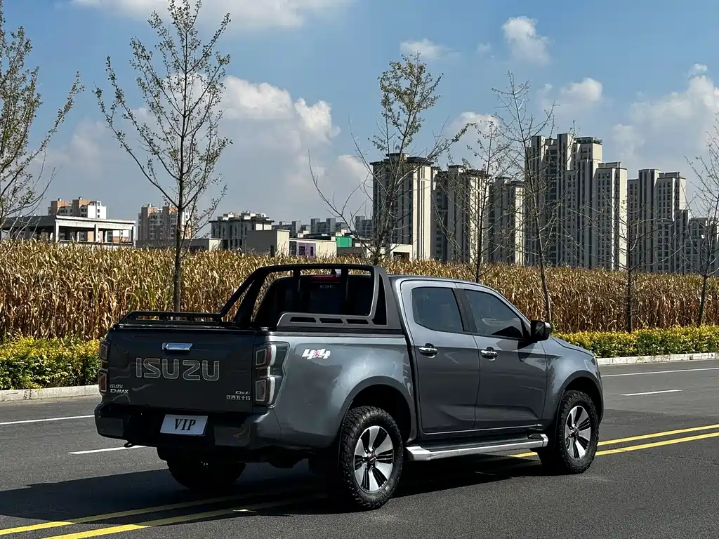Isuzu D-MAX — фото 7