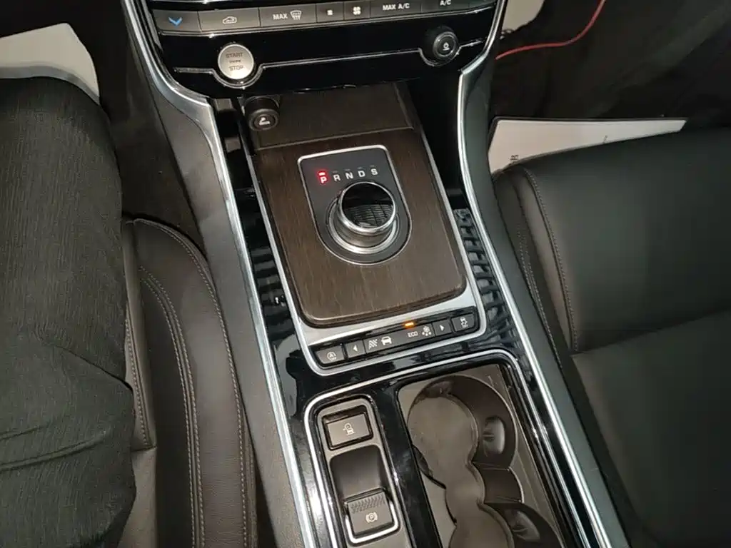Jaguar XFL — фото 14