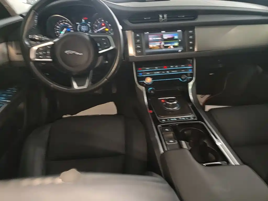 Jaguar XFL — фото 10