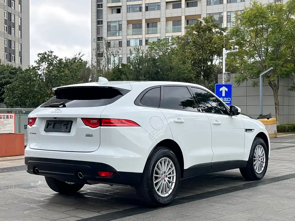 Jaguar F-PACE — фото 7