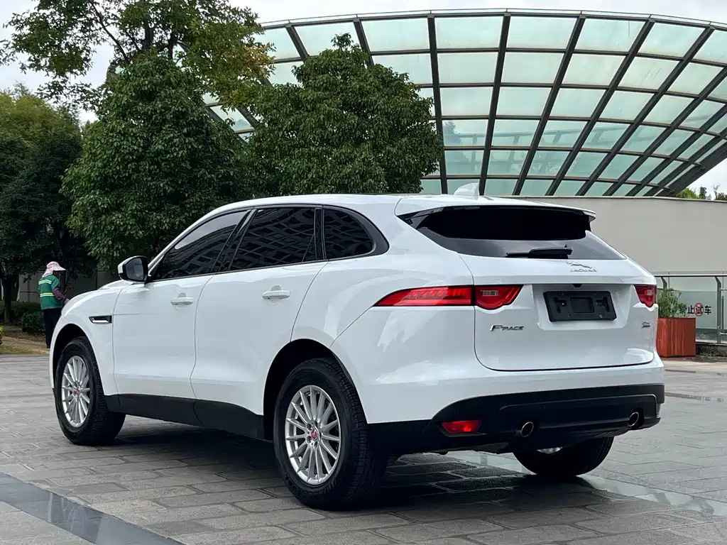 Jaguar F-PACE — фото 9