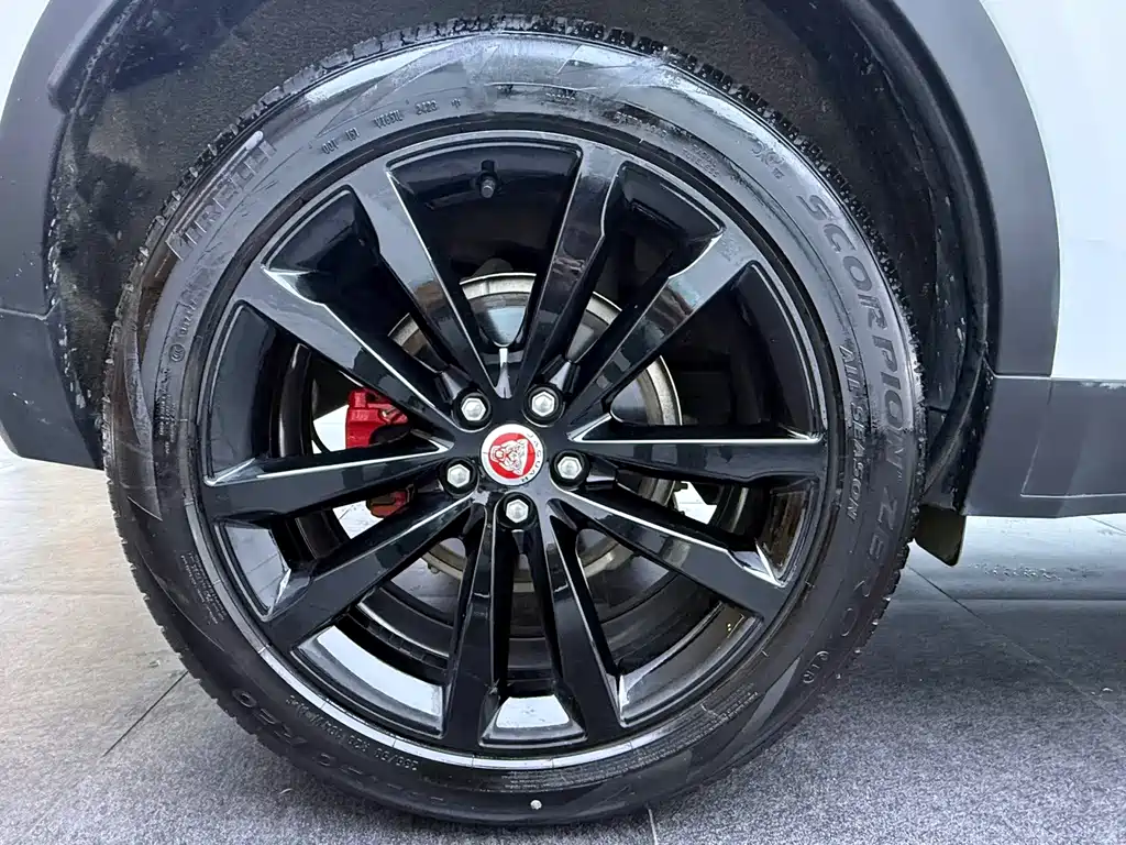 Jaguar E-PACE — фото 14