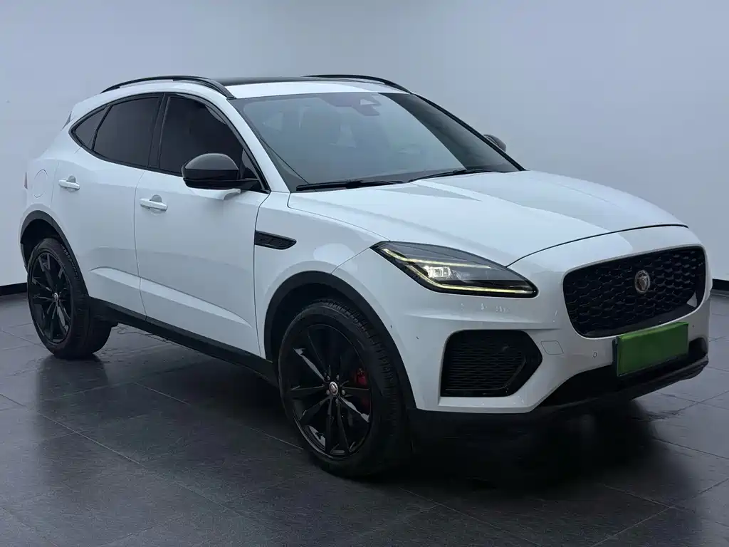 Jaguar E-PACE — фото 3