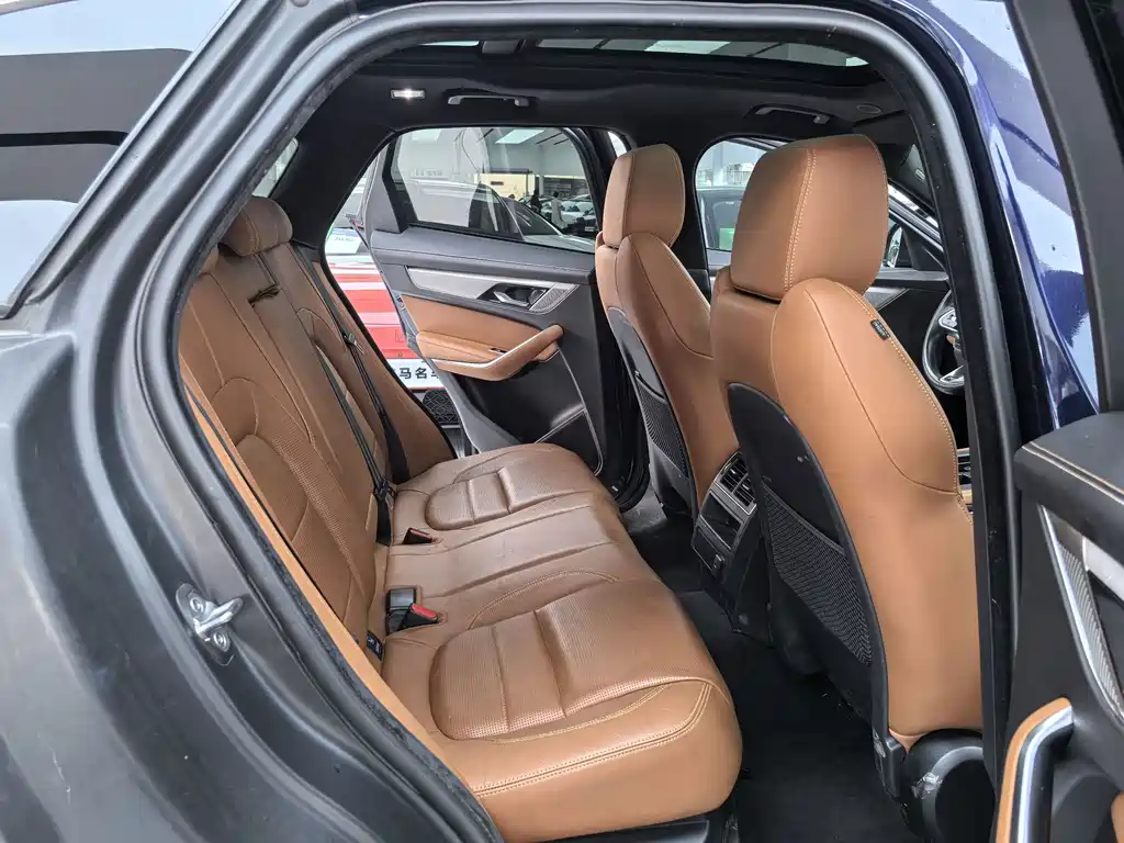 Jaguar F-PACE — фото 11
