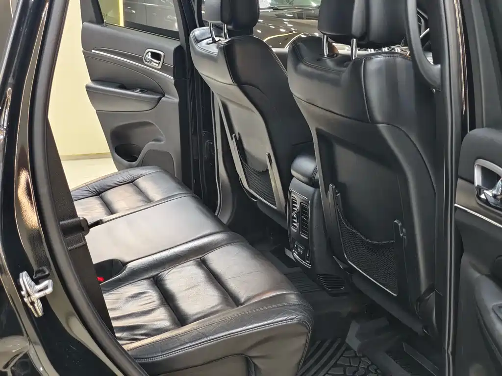 Jeep Grand Cherokee (Import) — фото 11