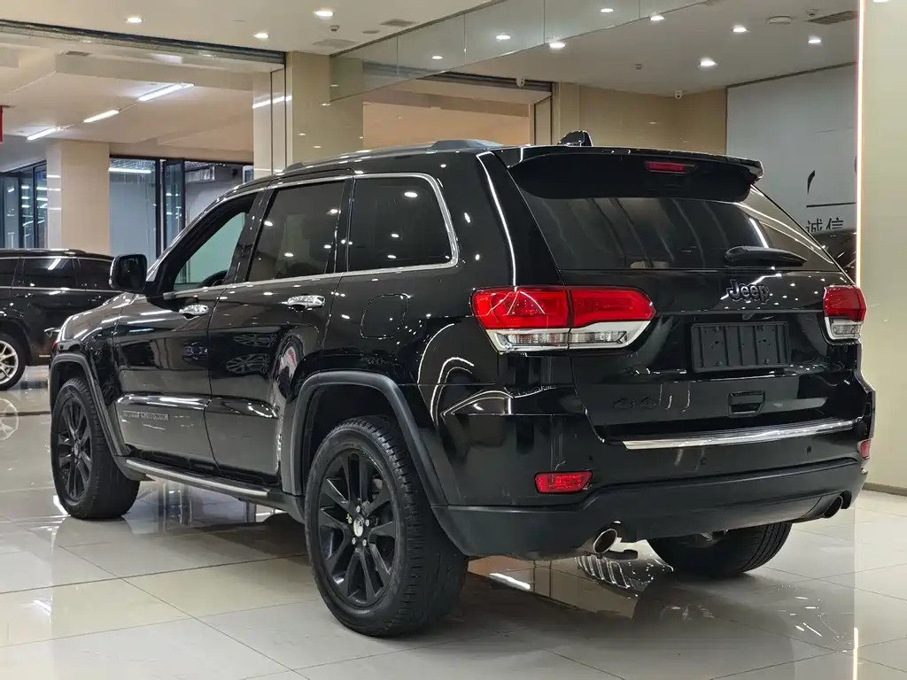 Jeep Grand Cherokee (Import) — фото 15