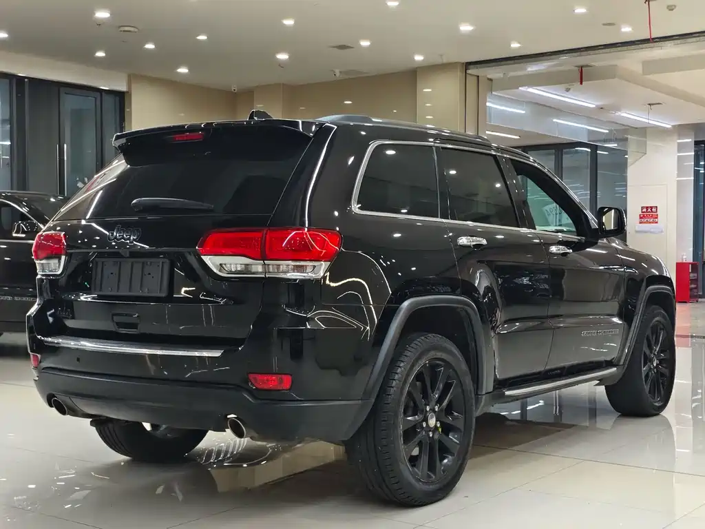 Jeep Grand Cherokee (Import) — фото 17