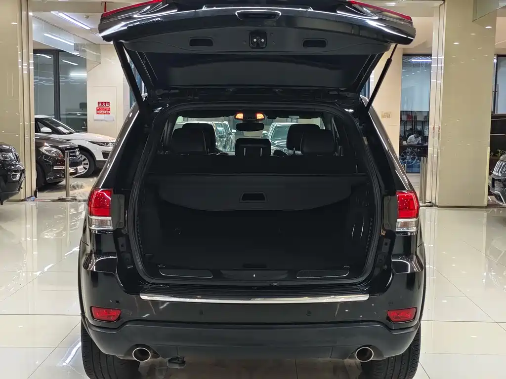 Jeep Grand Cherokee (Import) — фото 18