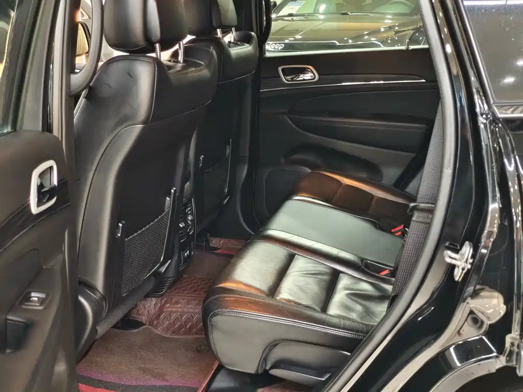 Jeep Grand Cherokee (Import) — фото 13