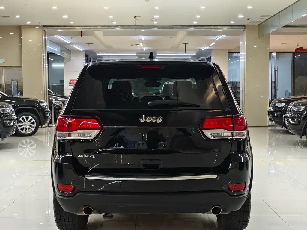 Jeep Grand Cherokee (Import) — фото 16