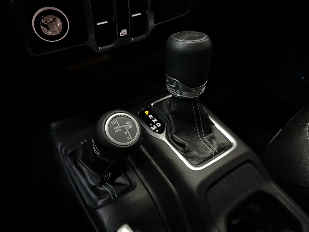 Jeep Wrangler — фото 14
